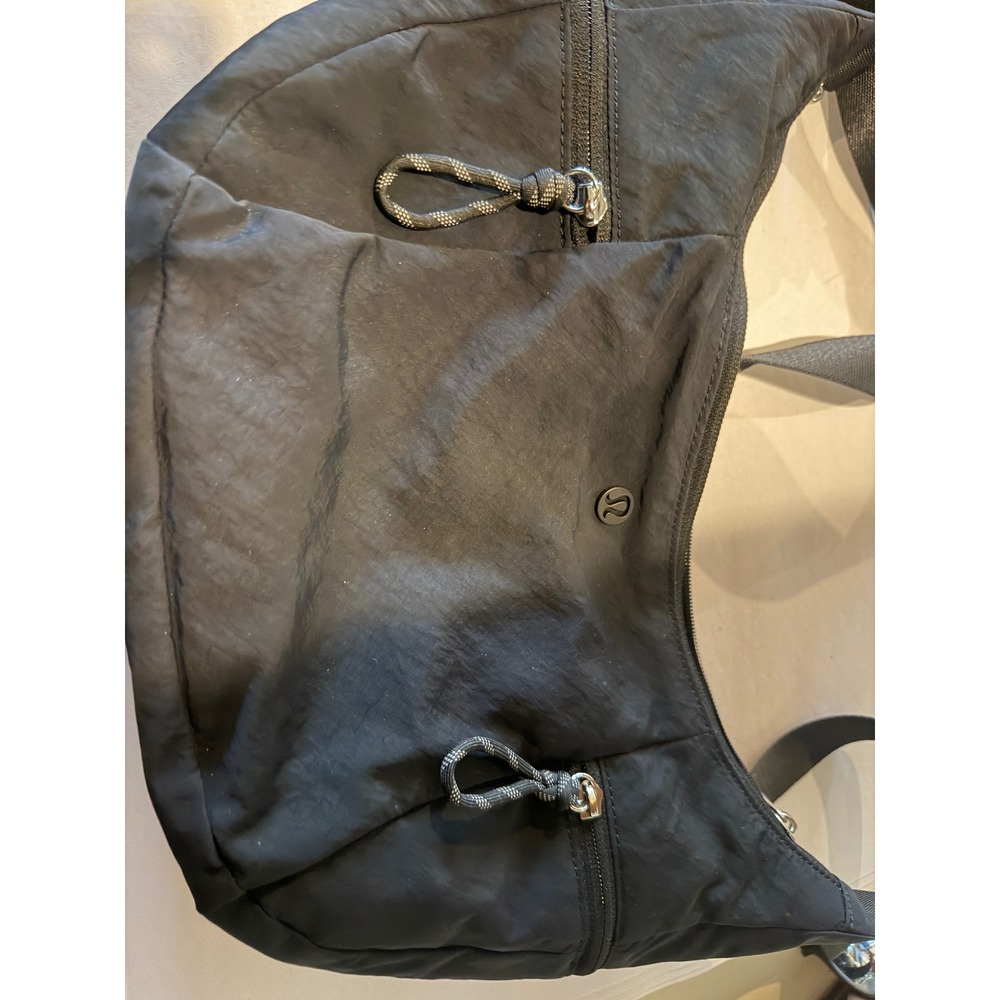 Lululemon Slouchy Sling Bag 6L Black Crossbody Purse - Picture 4 of 8